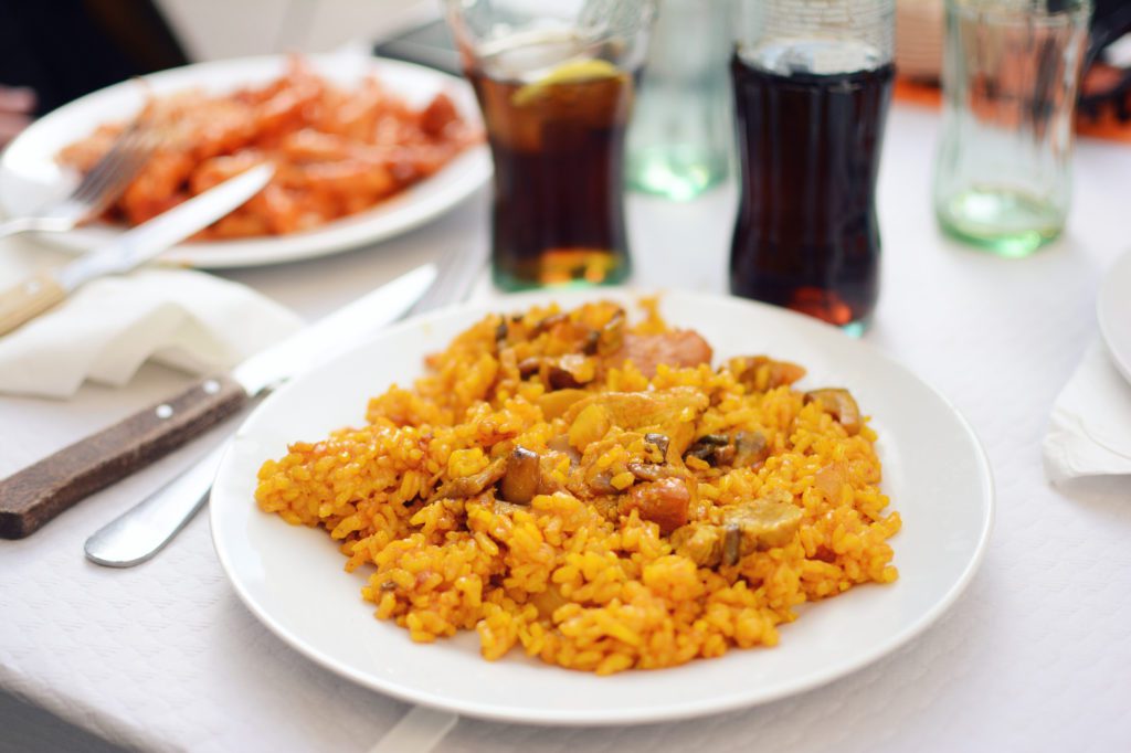 Paella con solomillo y setas