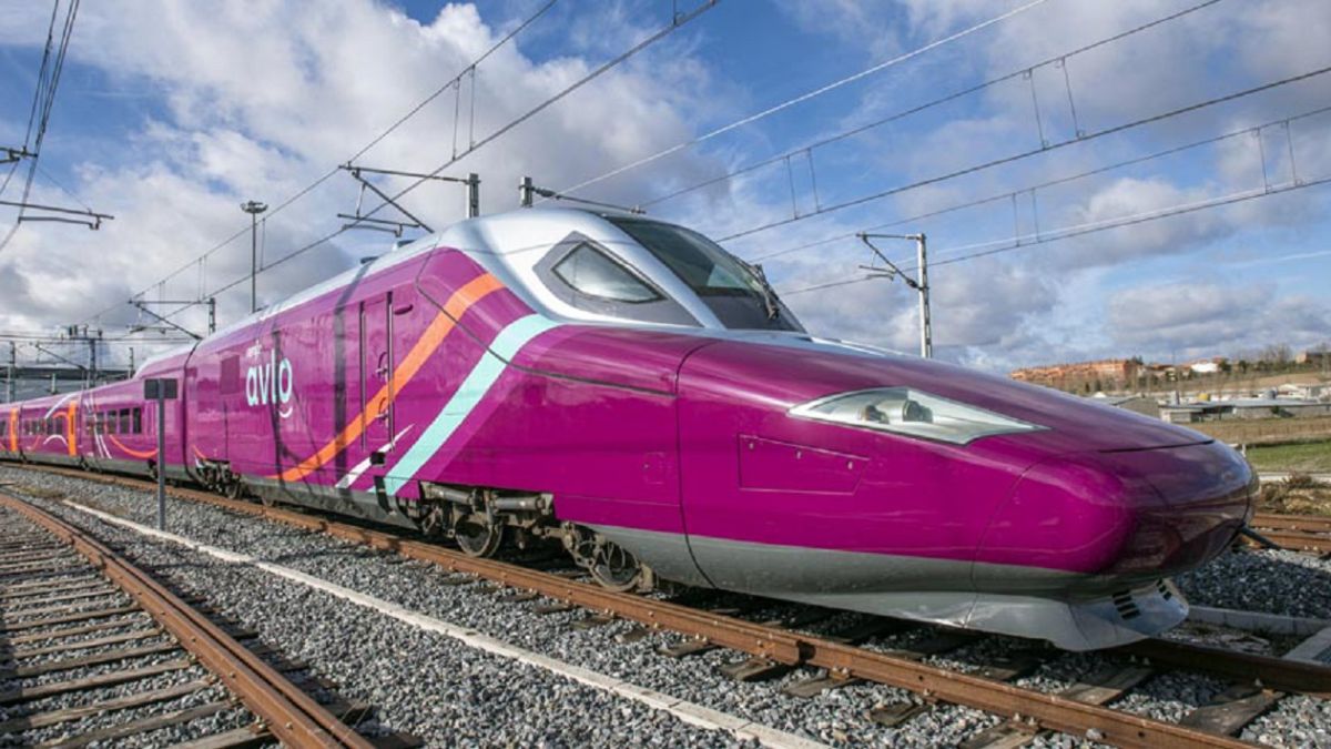 Train Connecting Valencia and Madrid. HighSpeed & Low Cost